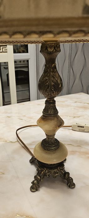 Продавам красива нощна лампа.