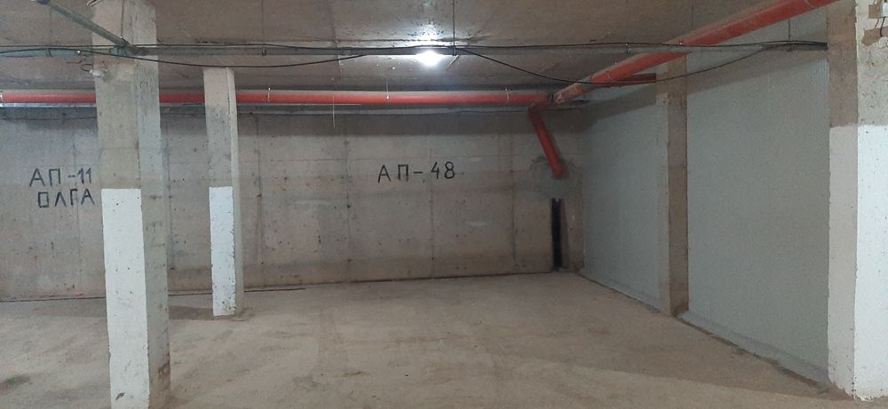 Продавам 2два броя паркоместа