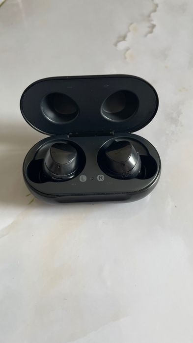 Наушники и часы samsung