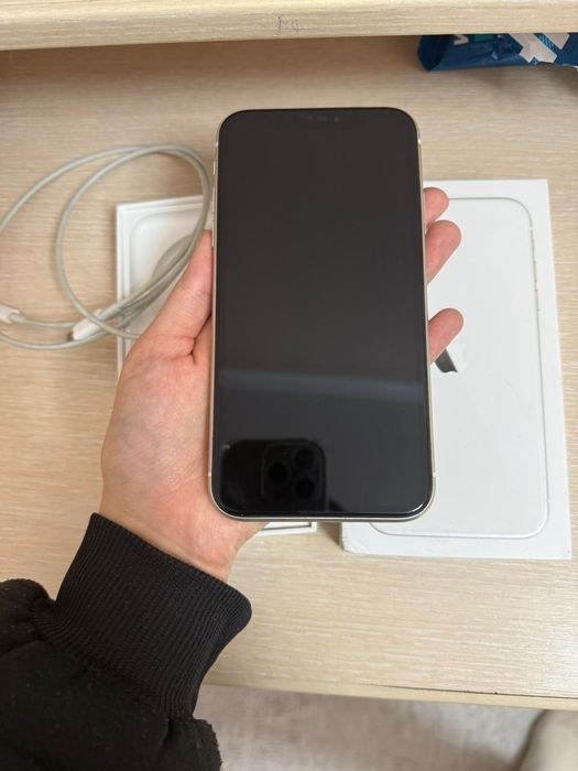 Айфон 11, 64 гб.