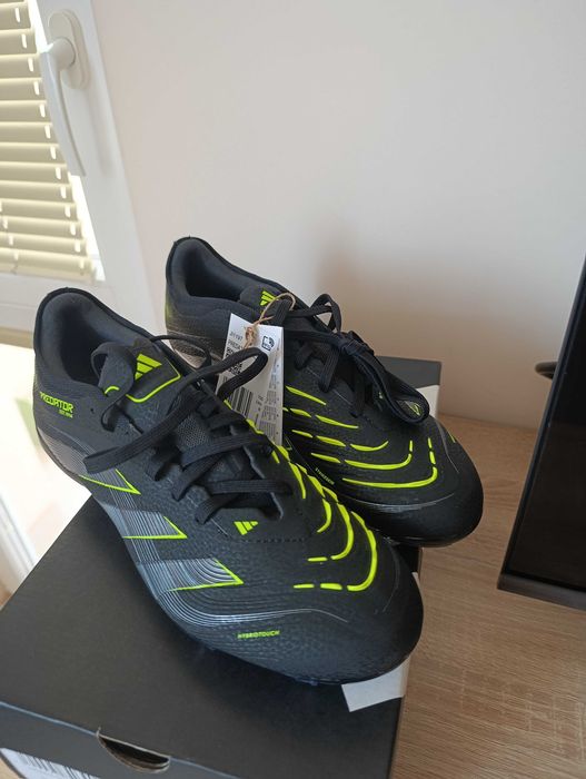 чисто нови бутонки adidas Predator pro FG 42 номер.