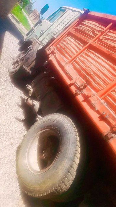 Kamaz sotiladi texnik holati yaxshi yurib turibdi