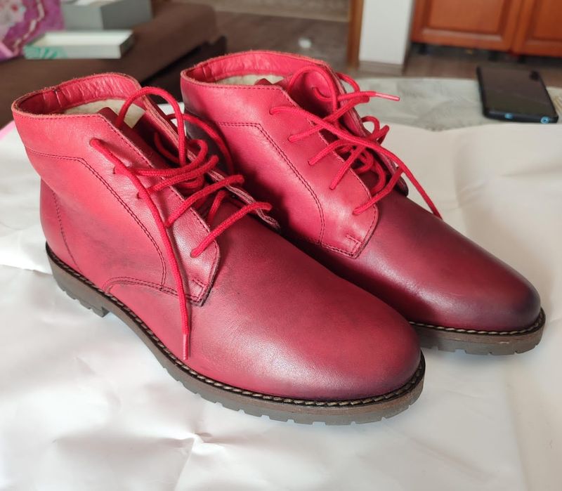 Продам женское зимние ботинки