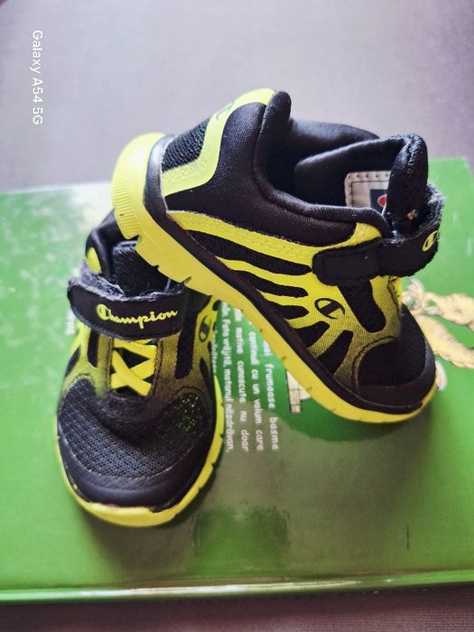 Adidași Champion