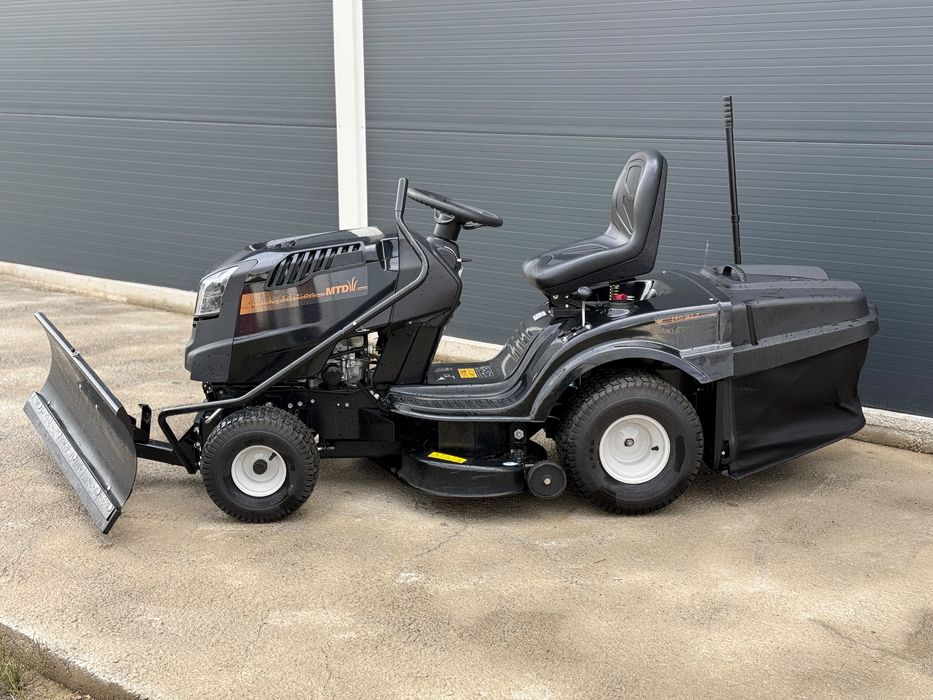 Tractor MTD BalckEdition 15 CP AniversaryEdition 60 ani 2020 cu lama de zăpadă și lanțuri