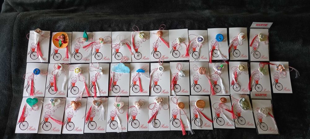 Martisor tip brosa lucrat manual (martisoare)