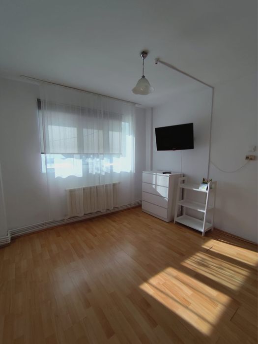 Închiriez apartament