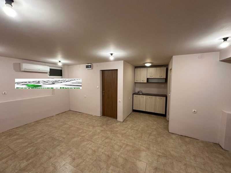 Дава се под наем Склад в Пловдив, Кършияка - 35 кв.м за 178.5 € - Снимка #1