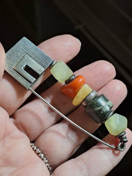 Brosa din argint cu diferite pietre naturalr