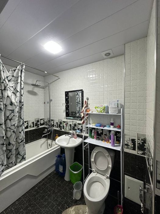 Квартира сотилади.