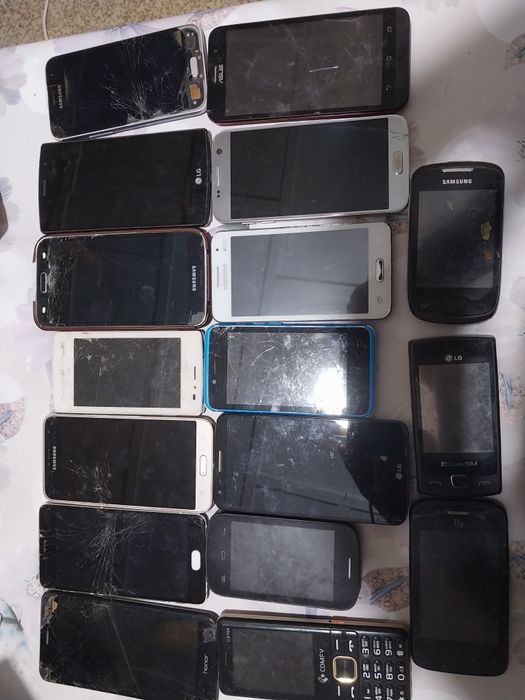 Телефоны мобильники.