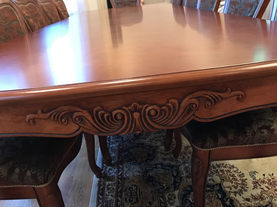 Стол со стульями