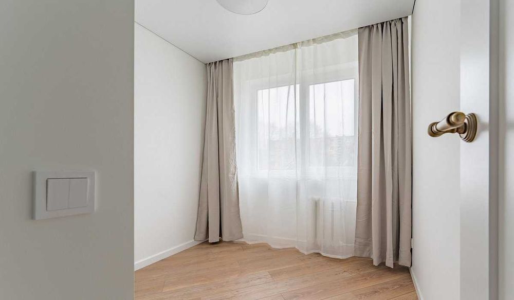 Дава се под наем Тристаен апартамент в Бургас, Славейков - 80 кв.м за 484.5 € - Снимка #2