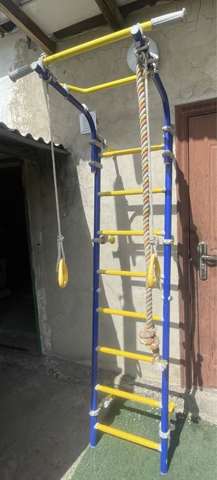 Турник настенный