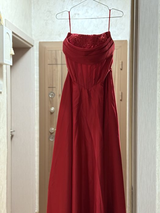 Вечерна рокля.