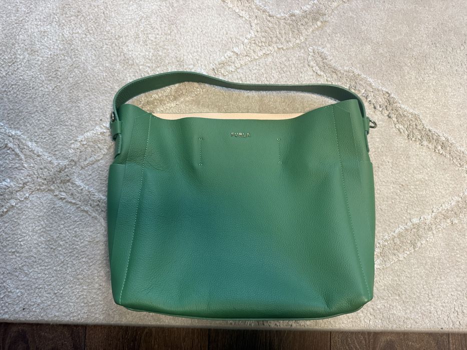 Голяма чанта на Furla ! В зелен цвят