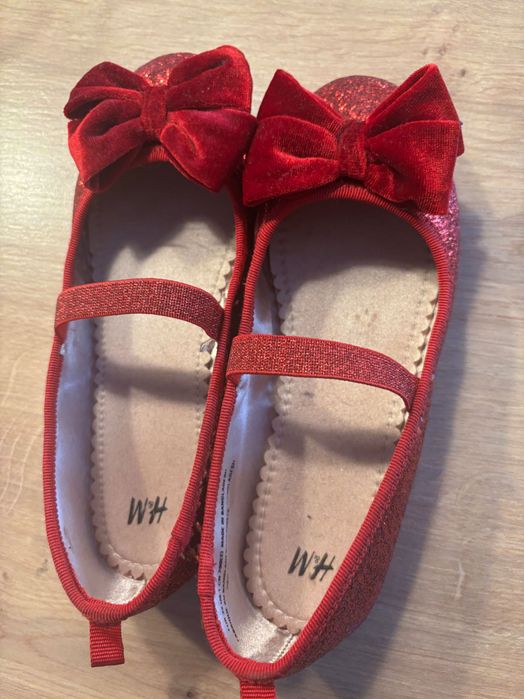 Червени блестящи балерини