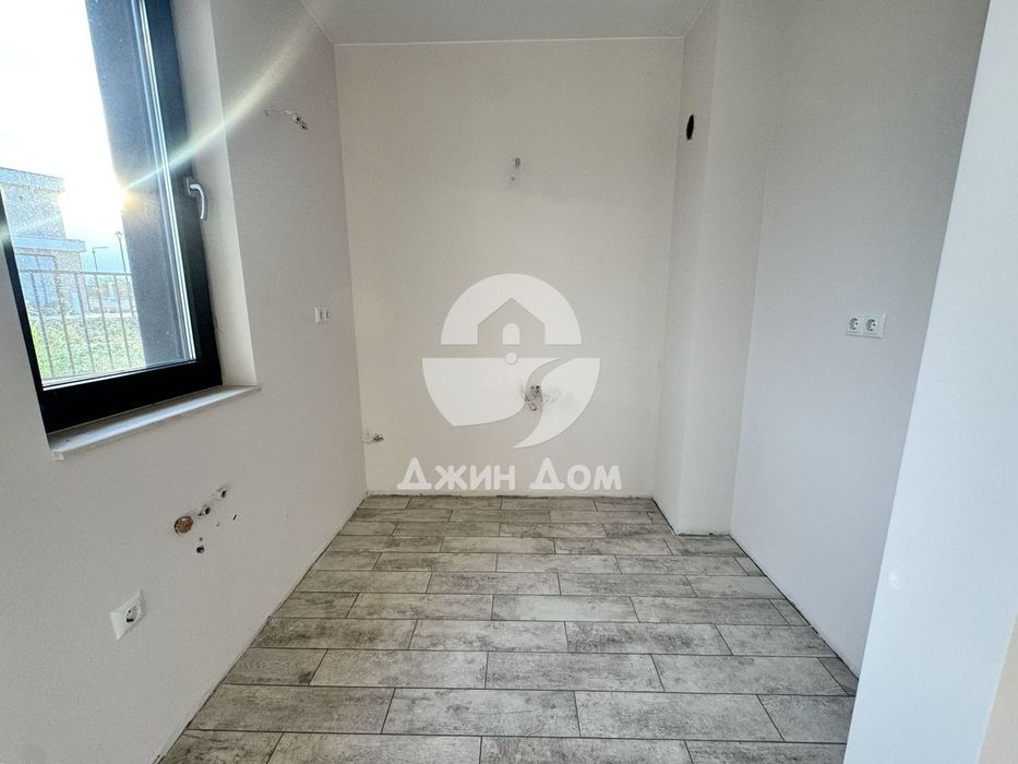 Двуетажна къща в к-с „Виктория Авеню“, гр. Поморие