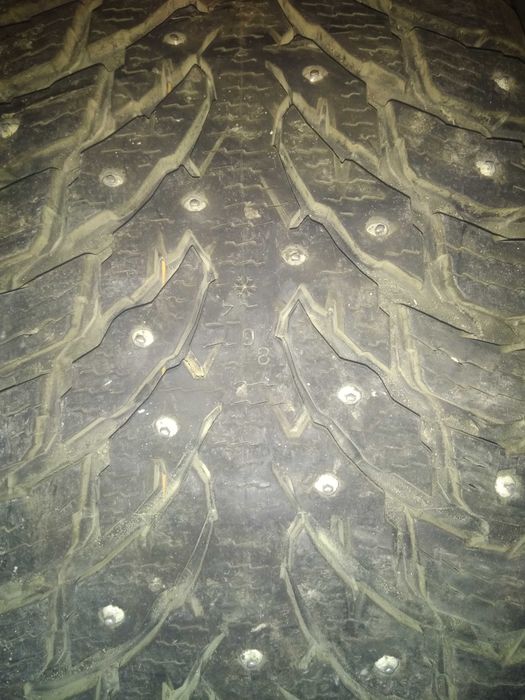 Продам 2 шины nokian hakkapeliitta 9