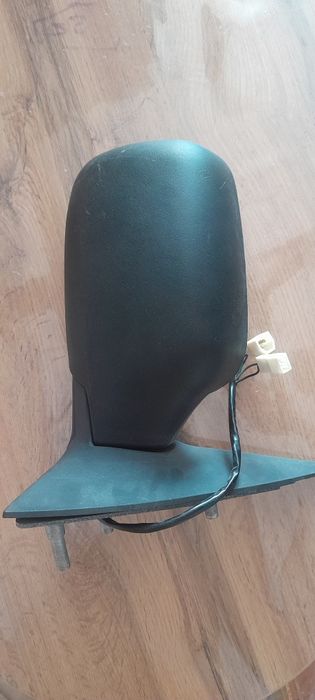 Продам правое зеркало нива шевроле