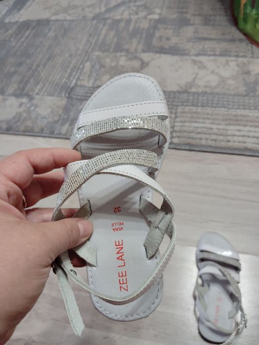 Vând sandalute Nr 32