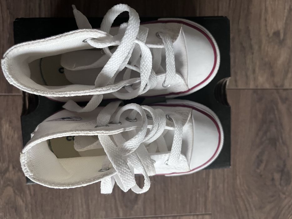 Бели високи кецове Converse