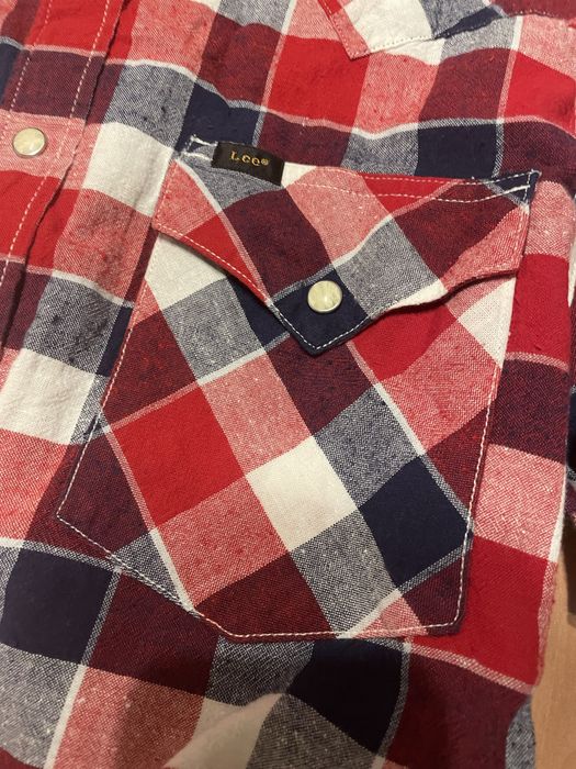 Продавам мъжка риза Lee