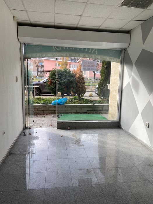 Дава се под наем Магазин в София, Център - 50 кв.м за 295.8 € - Снимка #1