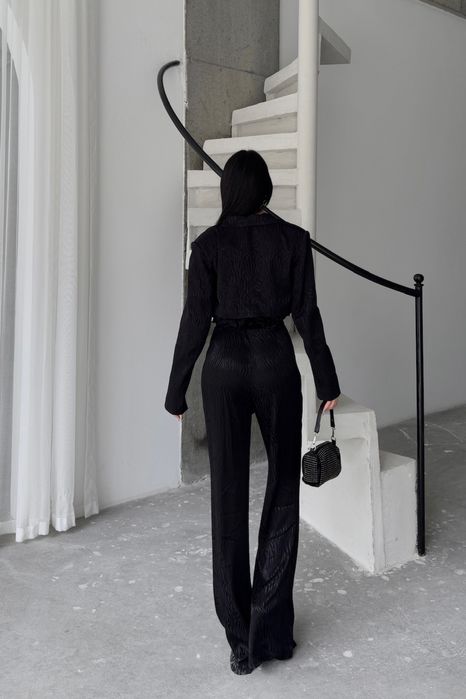 Дамски черен костюм от 3 части – сако, топ и широк панталон