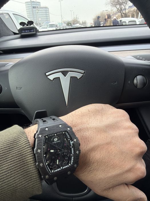 TSLR BOMBA soat sotiladi