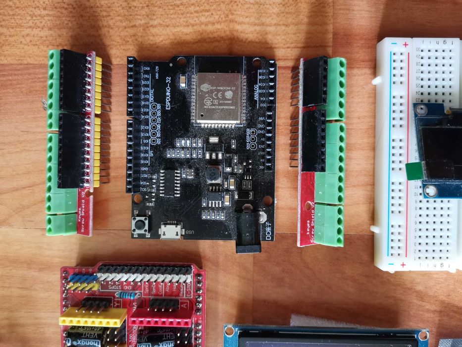 placi dezvoltare ESP32 + Arduino Pro Micro + afisaje OLED etc