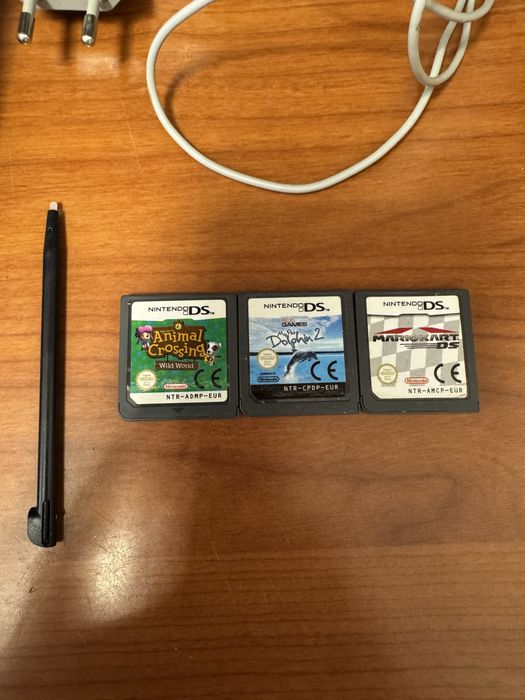 Nintendo DSi XL Modat + Stylus + 3 jocuri