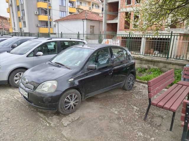 автомобил Тойота Ярис 1,3