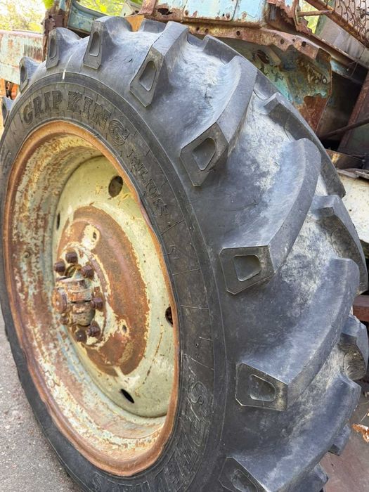 Работещ трактор Болгар с лебедка