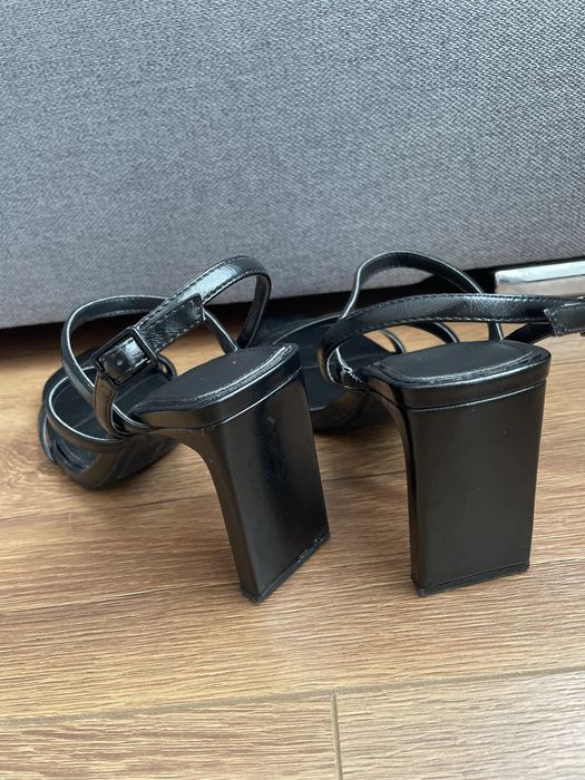 Дамски сандали на ток