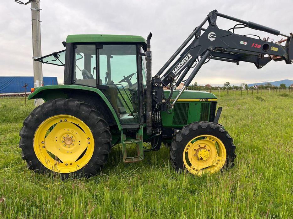 Vând tractor John Deere