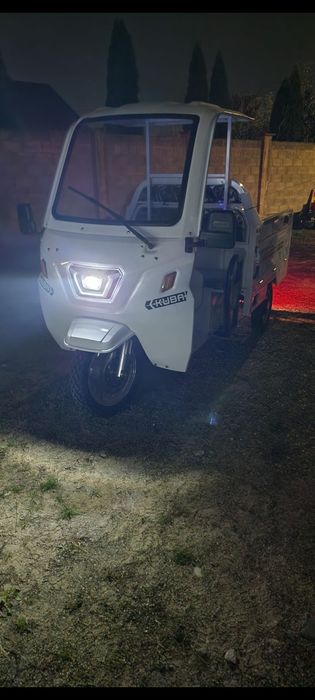 Triciclu Electric cu cabina, Fara Permis (25km/h), Motor 1500W, autono