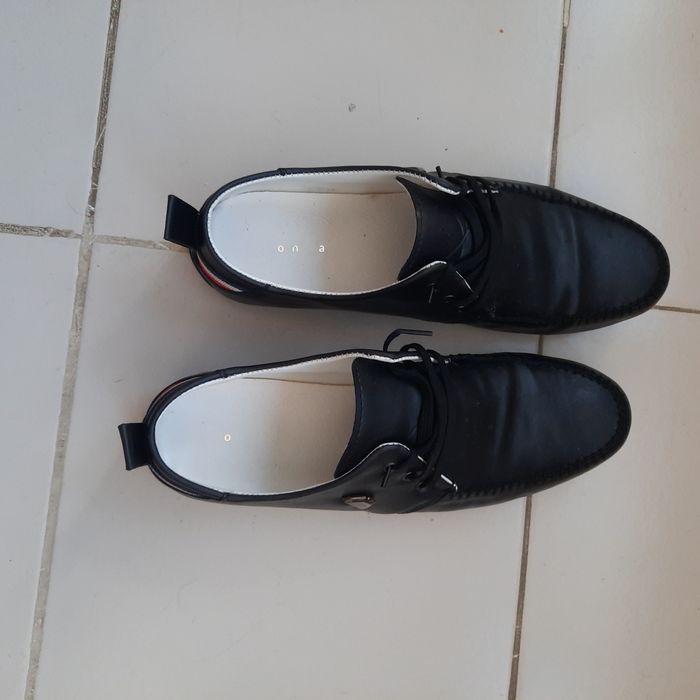 Продавам кожени маратонки (обувки) калцуни и ръкавици за зимен риболов