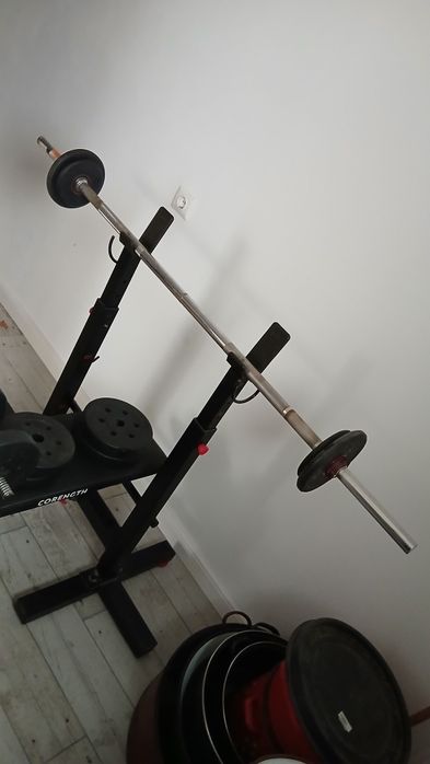 Vând urgent set de gantere cu 8 greutăți, bancă reglabilă și halteră c