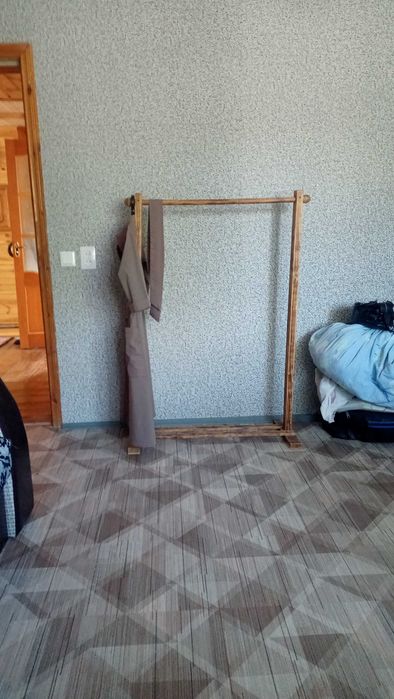 Продается вешалка для одежды