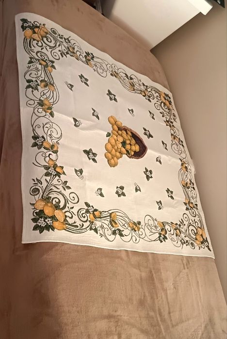 Покривки за маса,с бродерии