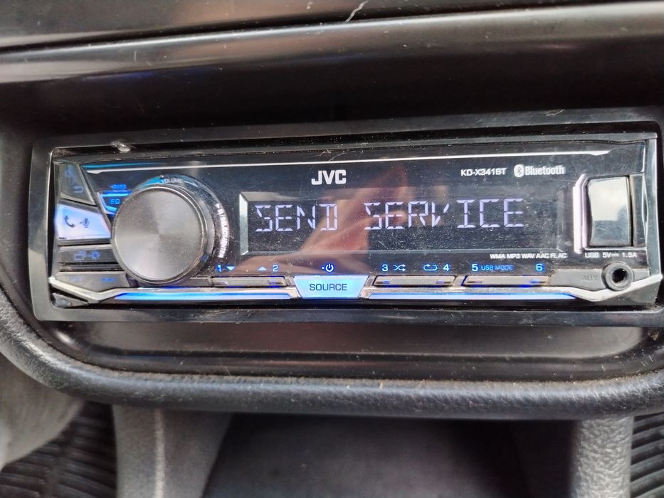 Продавам Cd радио със блутут и Usb