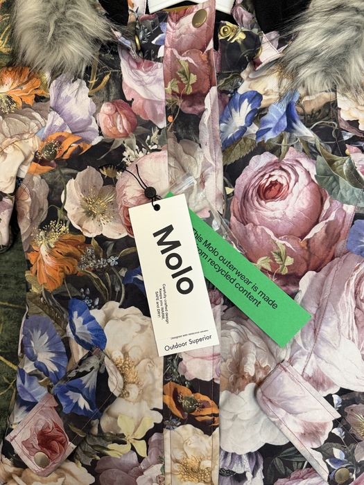 Продам куртку Molo
