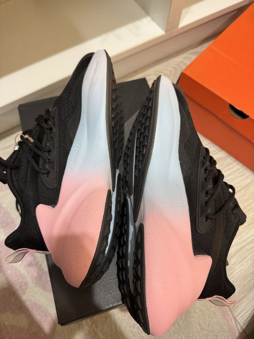 Кроссовки adidas, оригинал , на 37-38 размеры