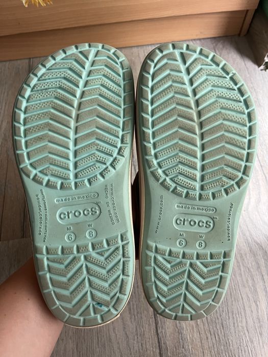 Slapi Crocs M6W8