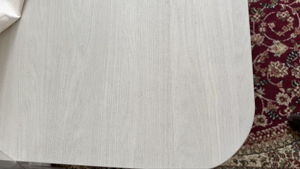 гостинныйға стол сатылады