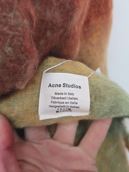 Нов шал Acne studios