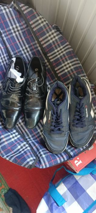 tufli va krassovka. 39 razmer