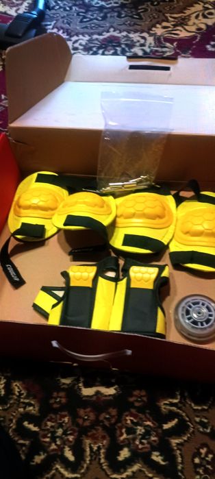 Коньки роликовые