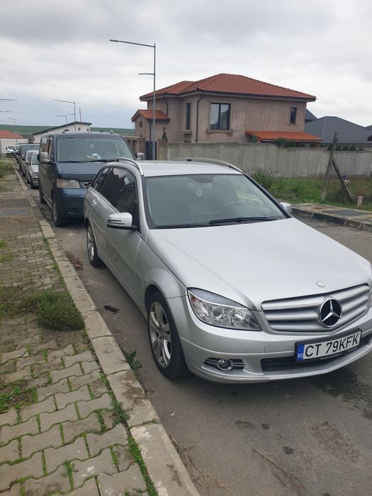 Vând Mercedes c220